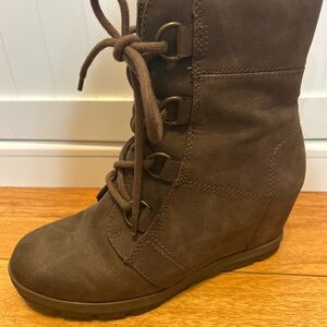Kohl's Brown Lace Up Boots with Durable Design